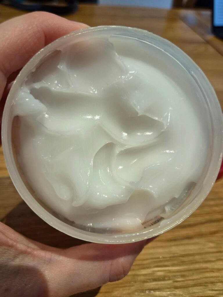 Photo showing the consistency of the Mixa ointment